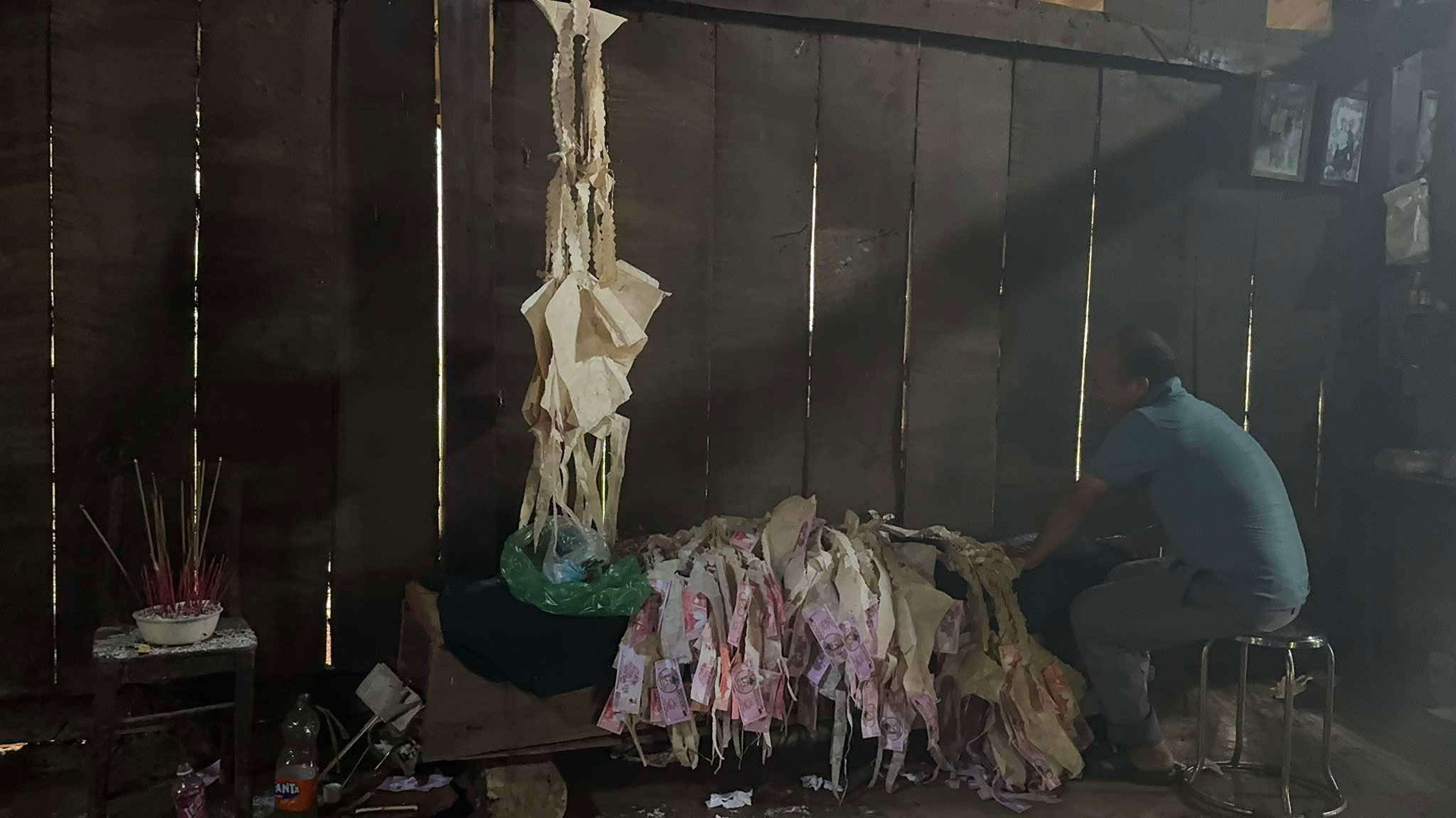 3 đứa con của gia đình anh Vàng A Ná đã bị đất đá vùi lấp khi còn say giấc ngủ. Ảnh: Thái Dương